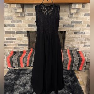 Elegant Black Lace Evening Dress